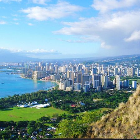 Newly Renovated 2 Bedroom Condo, 1 Block To Waikiki Beach, Free Parking هونولولو المظهر الخارجي الصورة