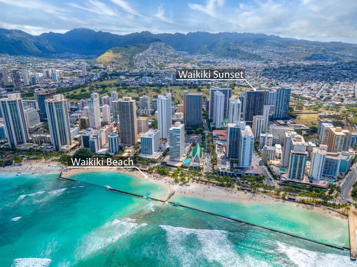 Newly Renovated 2 Bedroom Condo, 1 Block To Waikiki Beach, Free Parking هونولولو المظهر الخارجي الصورة