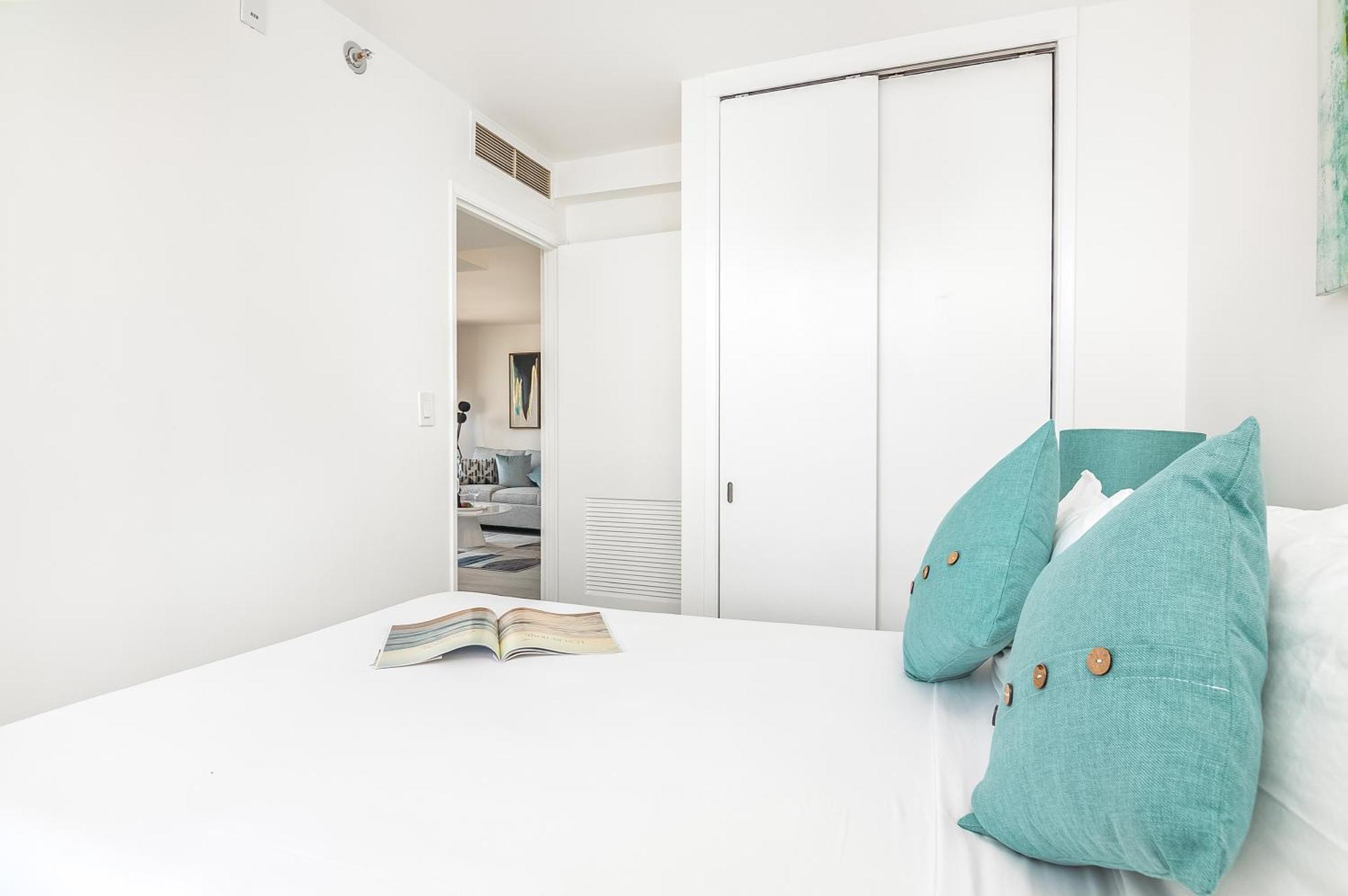 Newly Renovated 2 Bedroom Condo, 1 Block To Waikiki Beach, Free Parking هونولولو المظهر الخارجي الصورة