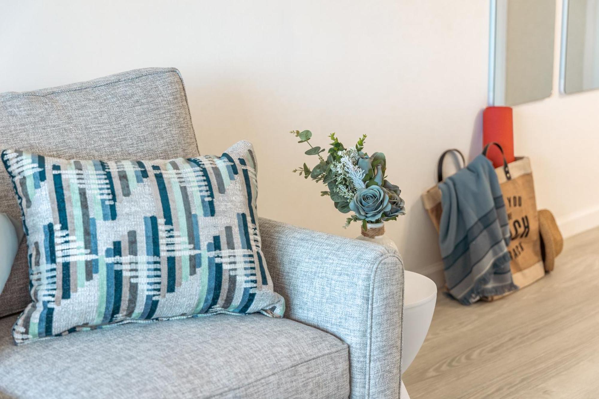 Newly Renovated 2 Bedroom Condo, 1 Block To Waikiki Beach, Free Parking هونولولو المظهر الخارجي الصورة