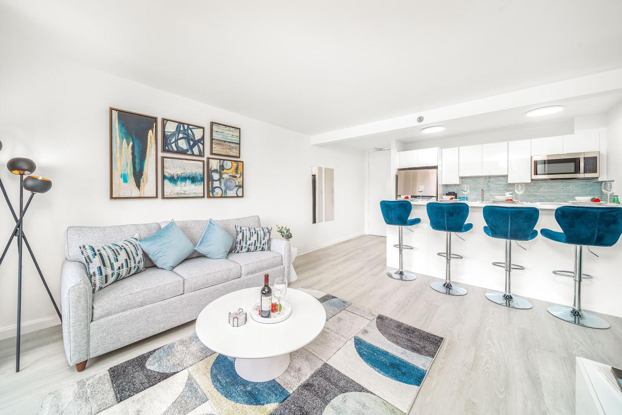 Newly Renovated 2 Bedroom Condo, 1 Block To Waikiki Beach, Free Parking هونولولو المظهر الخارجي الصورة