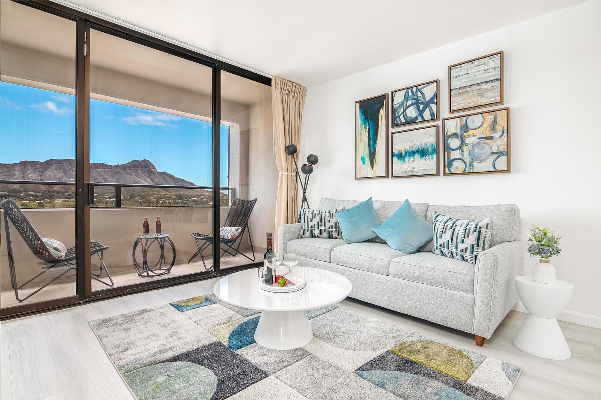 Newly Renovated 2 Bedroom Condo, 1 Block To Waikiki Beach, Free Parking هونولولو المظهر الخارجي الصورة