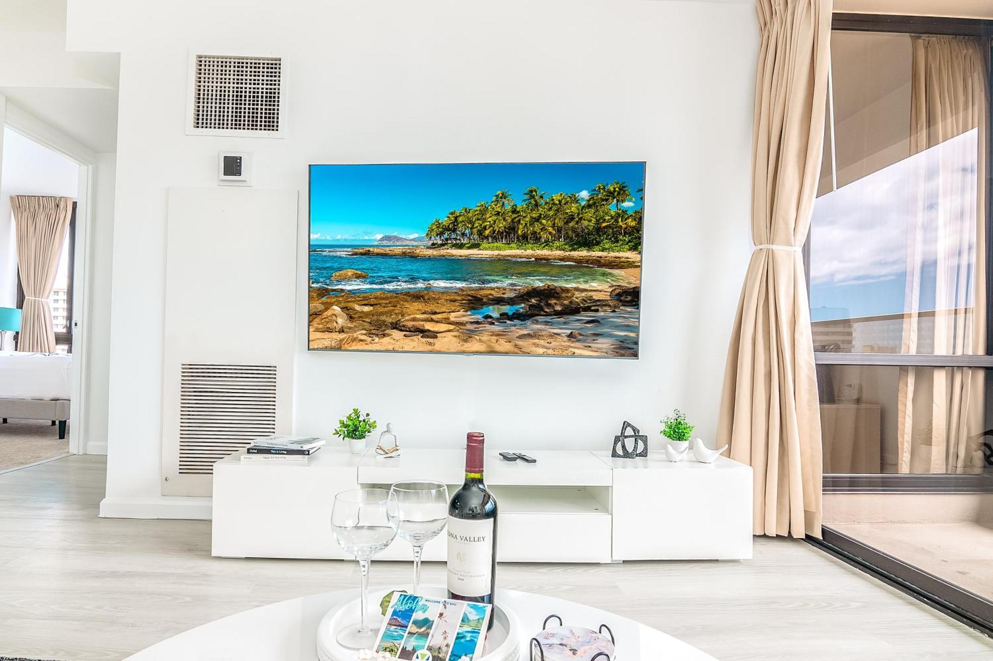 Newly Renovated 2 Bedroom Condo, 1 Block To Waikiki Beach, Free Parking هونولولو المظهر الخارجي الصورة