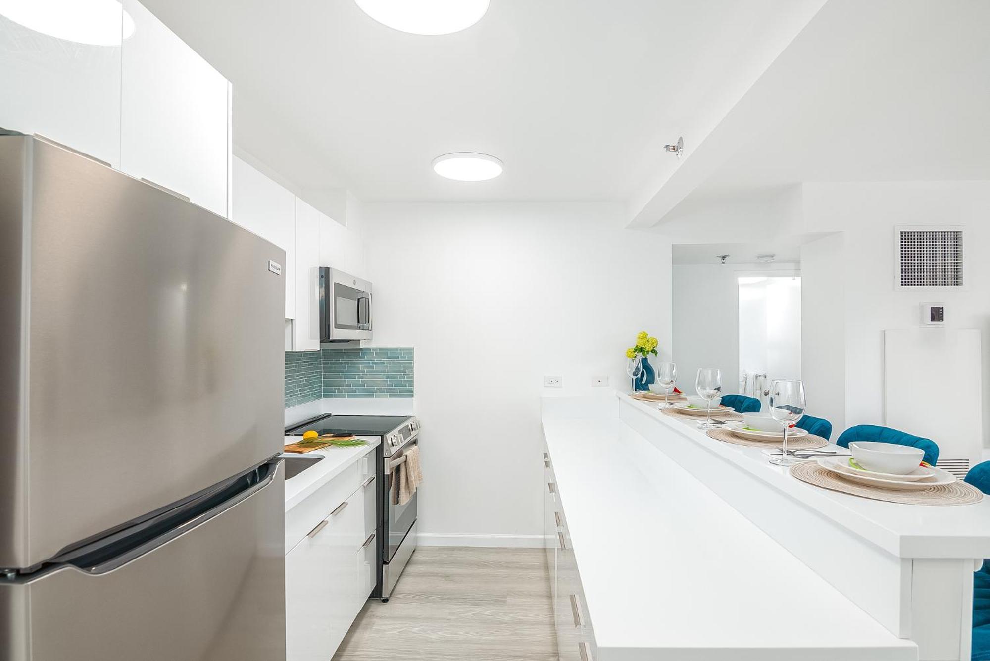 Newly Renovated 2 Bedroom Condo, 1 Block To Waikiki Beach, Free Parking هونولولو المظهر الخارجي الصورة