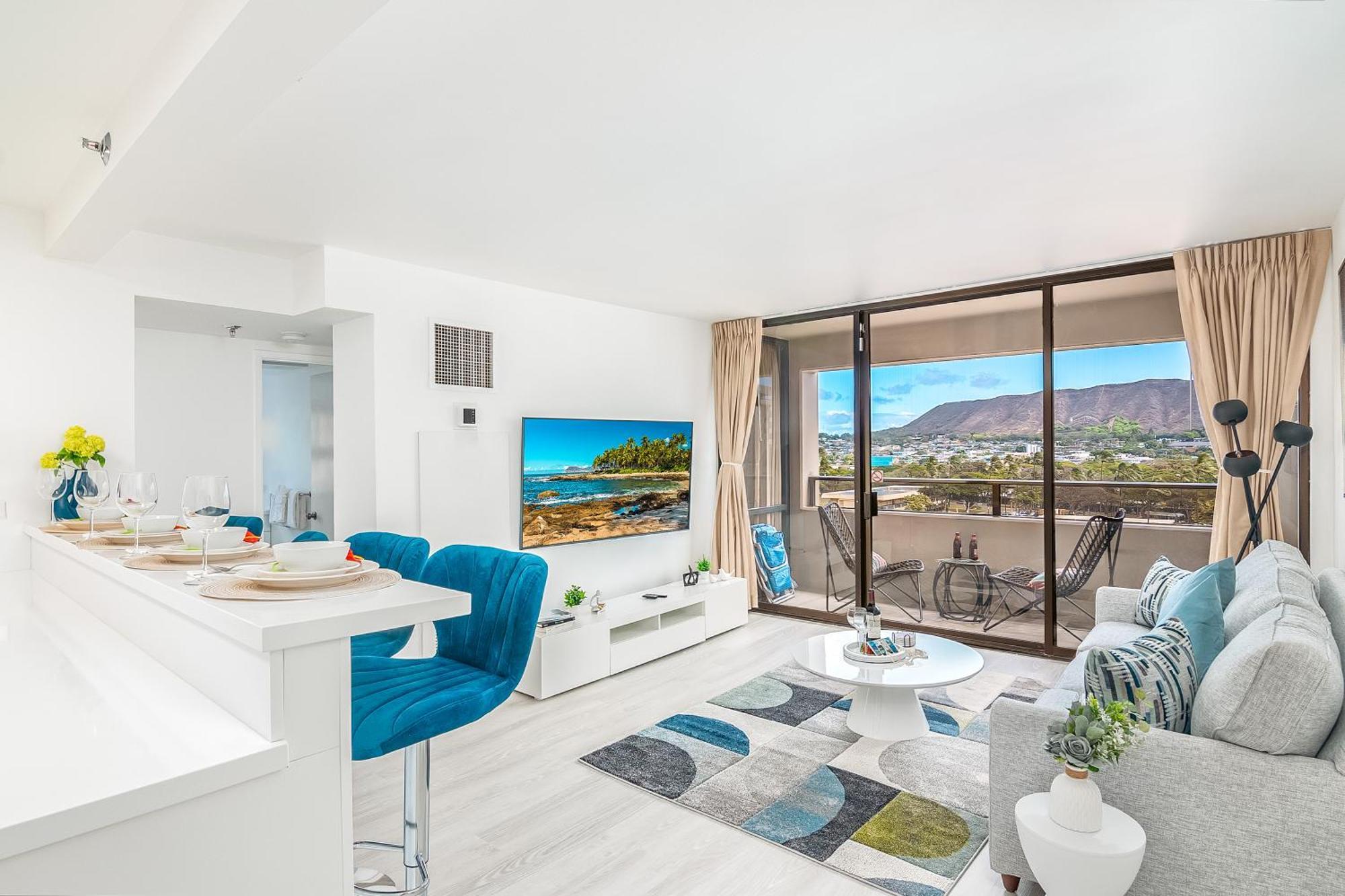 Newly Renovated 2 Bedroom Condo, 1 Block To Waikiki Beach, Free Parking هونولولو المظهر الخارجي الصورة