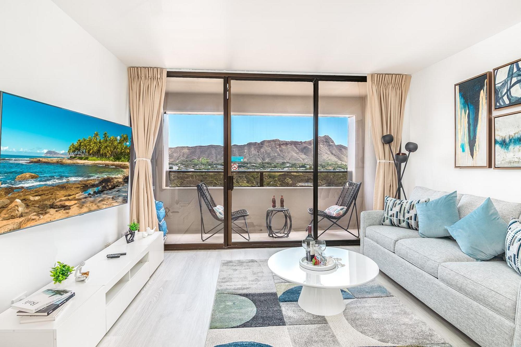 Newly Renovated 2 Bedroom Condo, 1 Block To Waikiki Beach, Free Parking هونولولو المظهر الخارجي الصورة