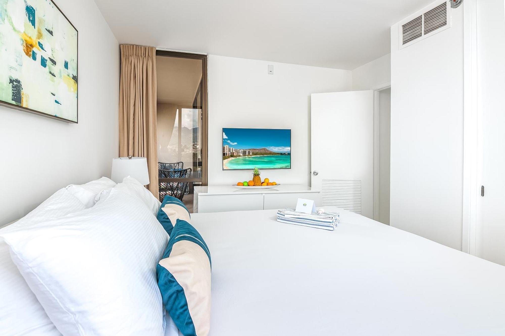 Newly Renovated 2 Bedroom Condo, 1 Block To Waikiki Beach, Free Parking هونولولو المظهر الخارجي الصورة