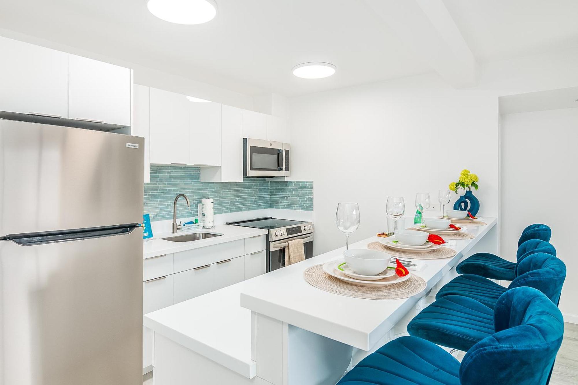 Newly Renovated 2 Bedroom Condo, 1 Block To Waikiki Beach, Free Parking هونولولو المظهر الخارجي الصورة