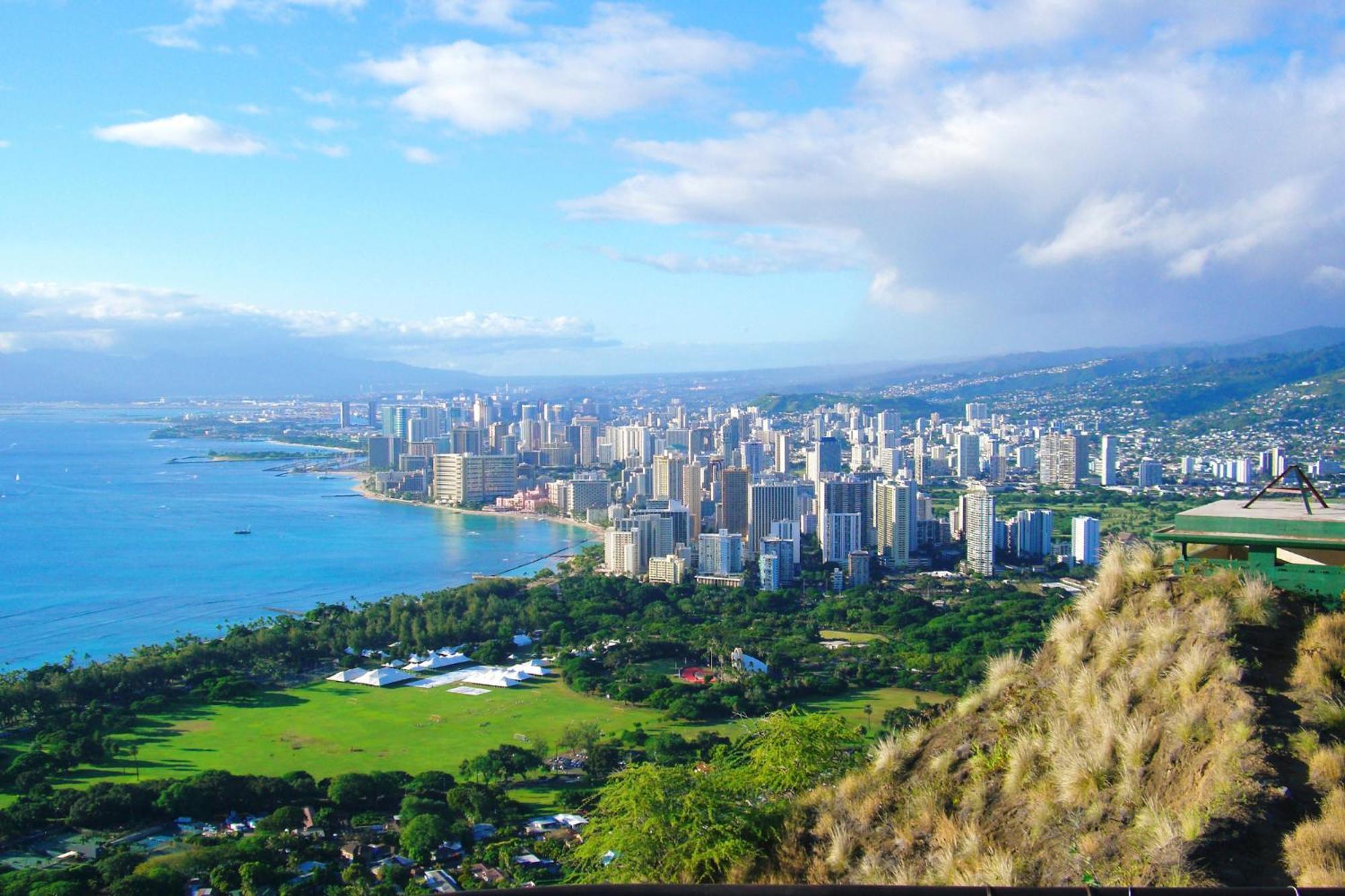 Newly Renovated 2 Bedroom Condo, 1 Block To Waikiki Beach, Free Parking هونولولو المظهر الخارجي الصورة