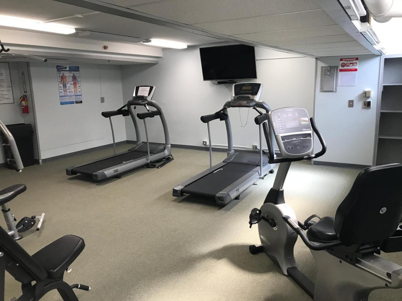 Newly Renovated 2 Bedroom Condo, 1 Block To Waikiki Beach, Free Parking هونولولو المظهر الخارجي الصورة